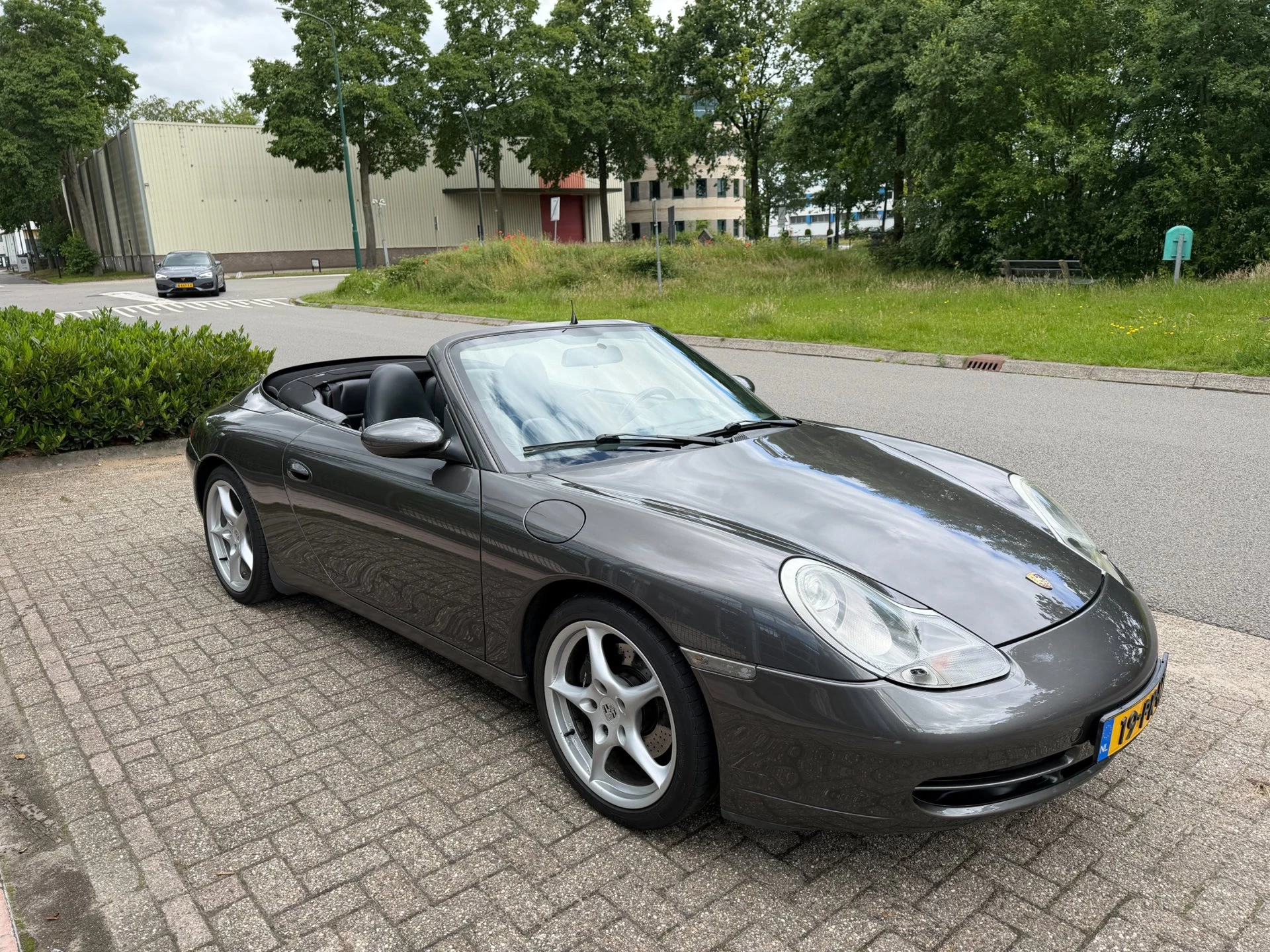 Porsche 911 2000 - Cabrio 3.4 Carrera aut 133981 km Nieuwstaat ! afbeelding 4
