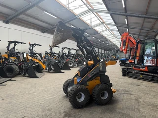 Giant SK252 D skid schranklader / minishovel 2019 2019 afbeelding 3 miniatuur