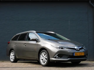 Toyota Auris 2017 - Touring Sports 1.2T Dynamic image 2 thumbnail