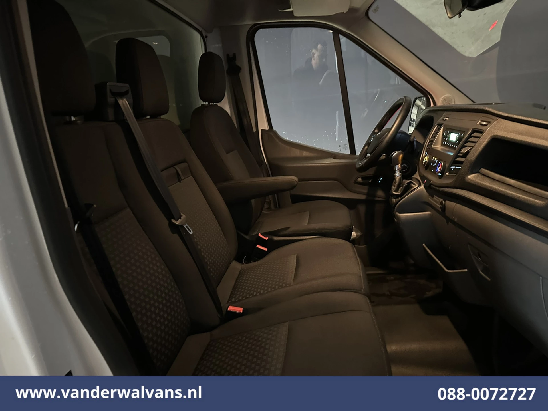 Ford Transit 2023 - 2.0 TDCI 131pk Bakwagen Laadklep Euro6 Airco | Cruisecontrol | Verwarmde voorruit image 6