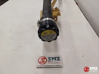 Caterpillar N/A 2022 - Hose + cap engine oil filler + plates Caterpillar obrazek 4