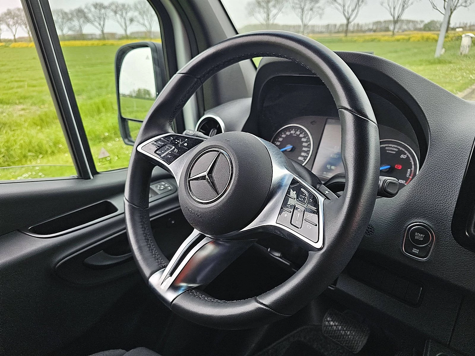 Mercedes-Benz eSprinter 2025 изображение 11