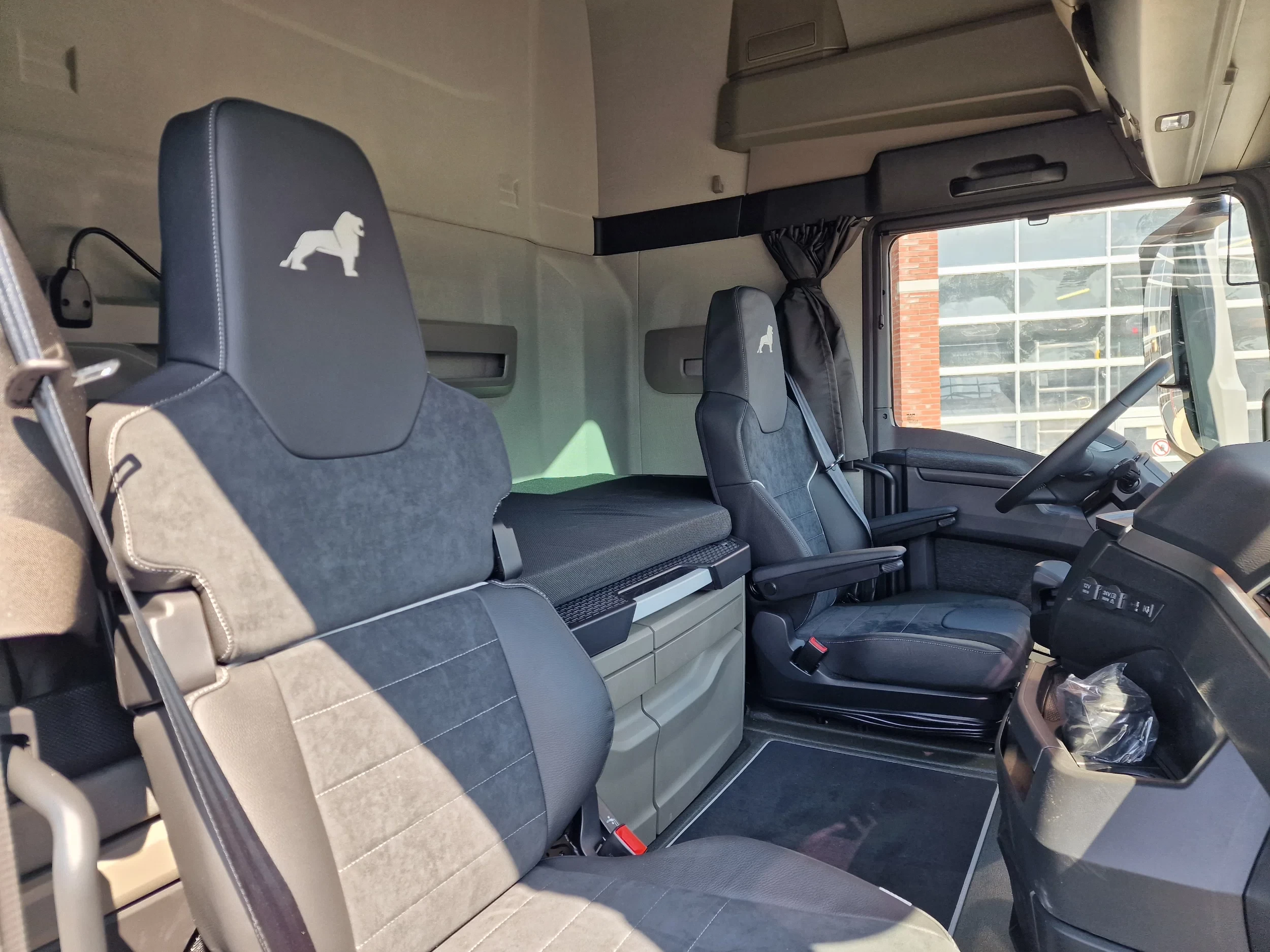 MAN TGX 2026 - 18.520 GX - D30 - Retarder - Full air - Night clima - Navi - 2x tank imagem 21