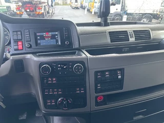 MAN TGX 2020 - 28.470 6x2-2 / Euro 6D / HMF 5020K-RCS + FJ1000 K4 obrazek 13