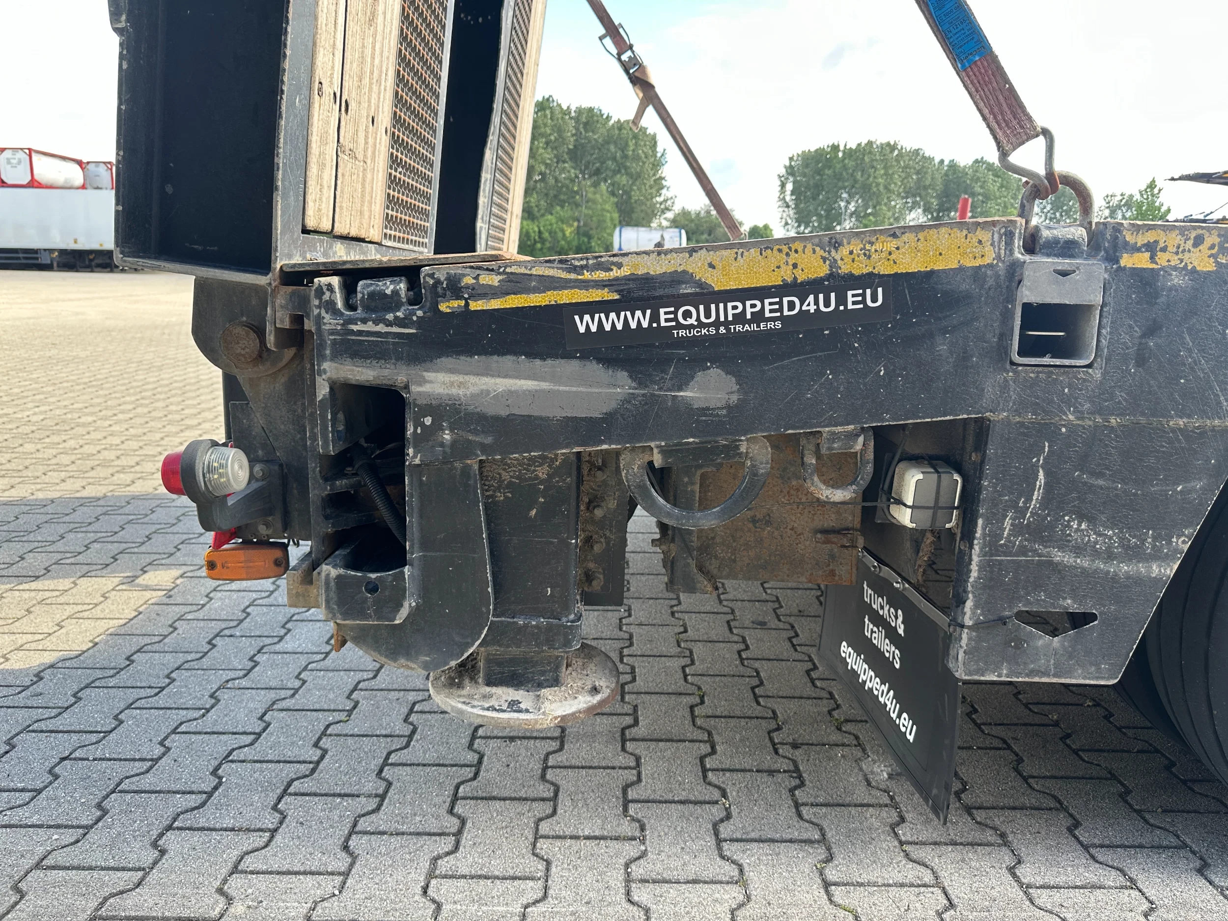 Broshuis 2017 - 3ABSD Lowloader 3-axle / GVW: 59.000kg / Neck: 23.000kg / hydraulic steering + ramps + loading table / 4.60m extendable / winch / liftaxle afbeelding 38