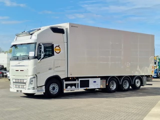 Volvo FH 2020 - 16.750 XL 8x4*4 - Carrier Supra 1150 MT - Bi Temp - Retarder - Loadlift - Bussbygg box immagine 3