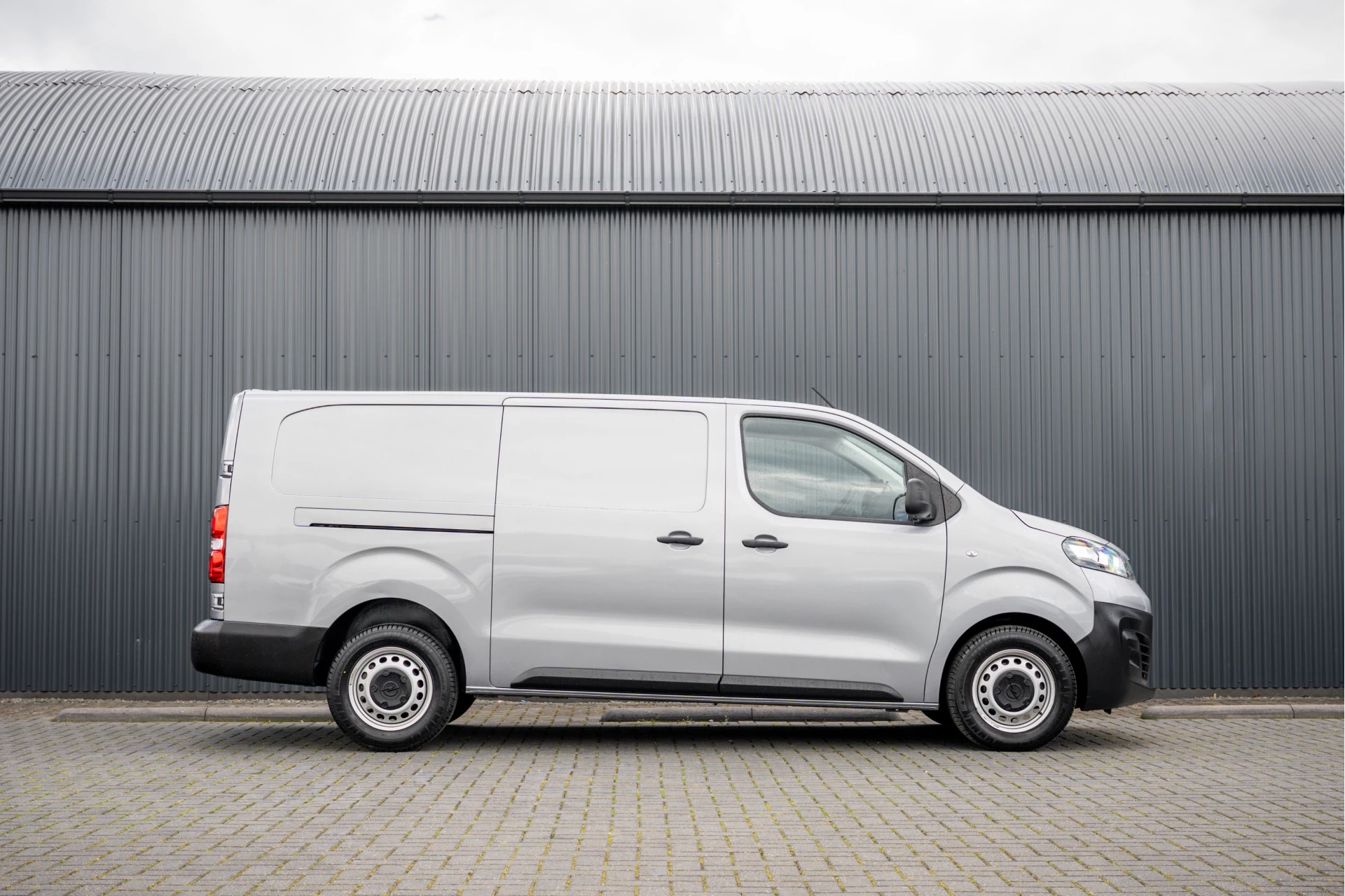 Opel Vivaro 2023 - 2.0 | 145 PK | L3H1 | Camera | Carplay | Cruise | Airco | Parkeersensoren | 3-Zits Bild 6