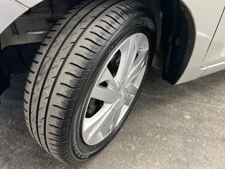 Toyota Aygo 2015 - 1.0 VVT-i x-clusiv 2e Eigenaar - Achtercamera - Airco bild 32