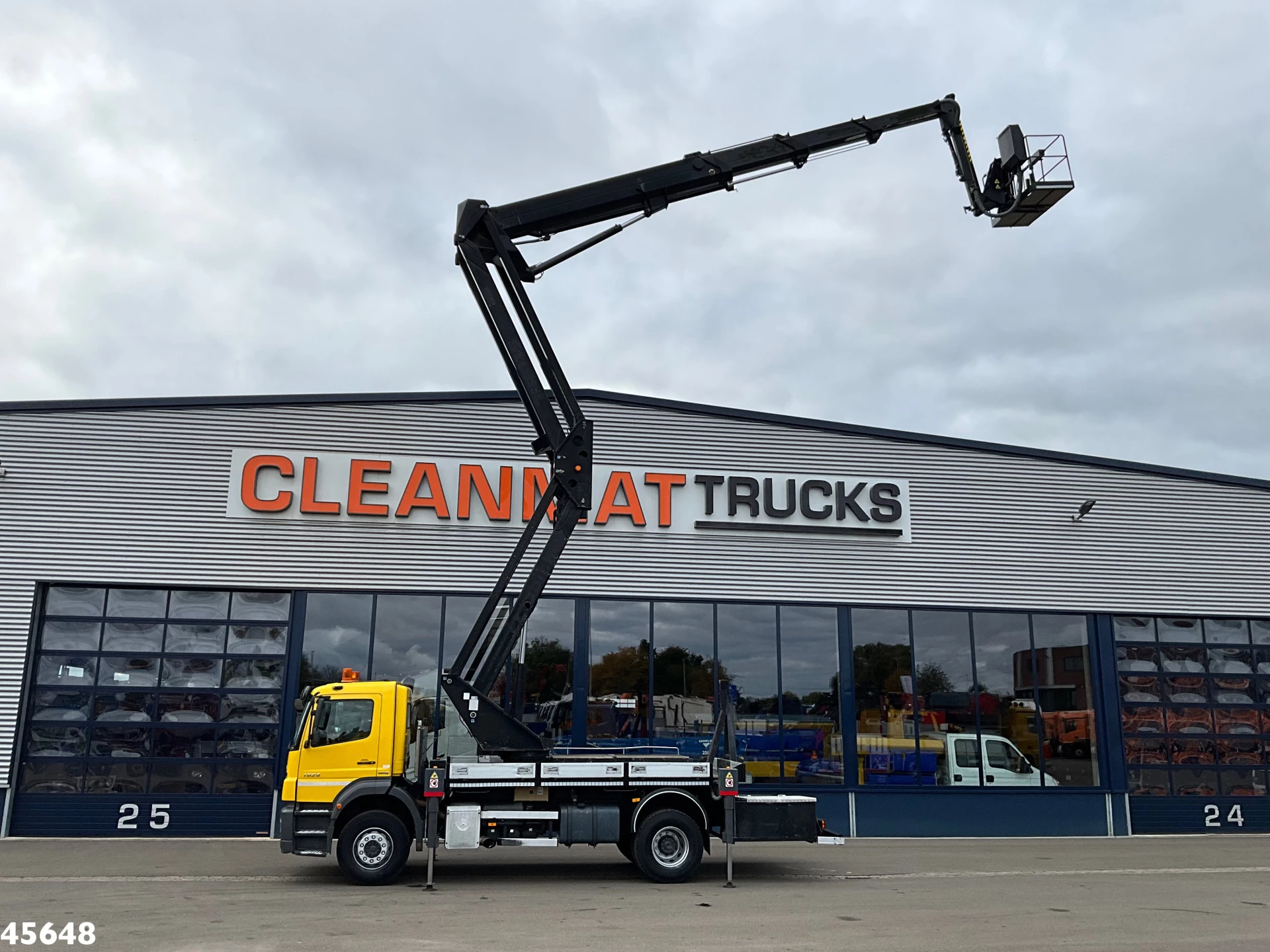 Mercedes-Benz Axor 1828 GSR 32 Meter hoogwerker met Jib 2012 afbeelding 1