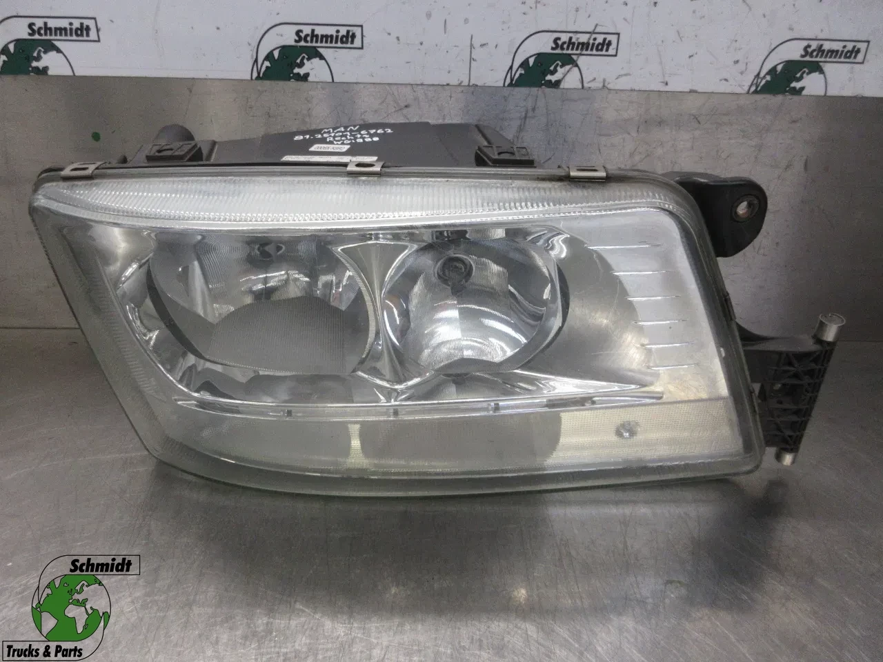 MAN - 81.25101-6762 KOPLAMP RECHTS MAN 18.500 EURO 6 MODEL 2020 obrázek 1