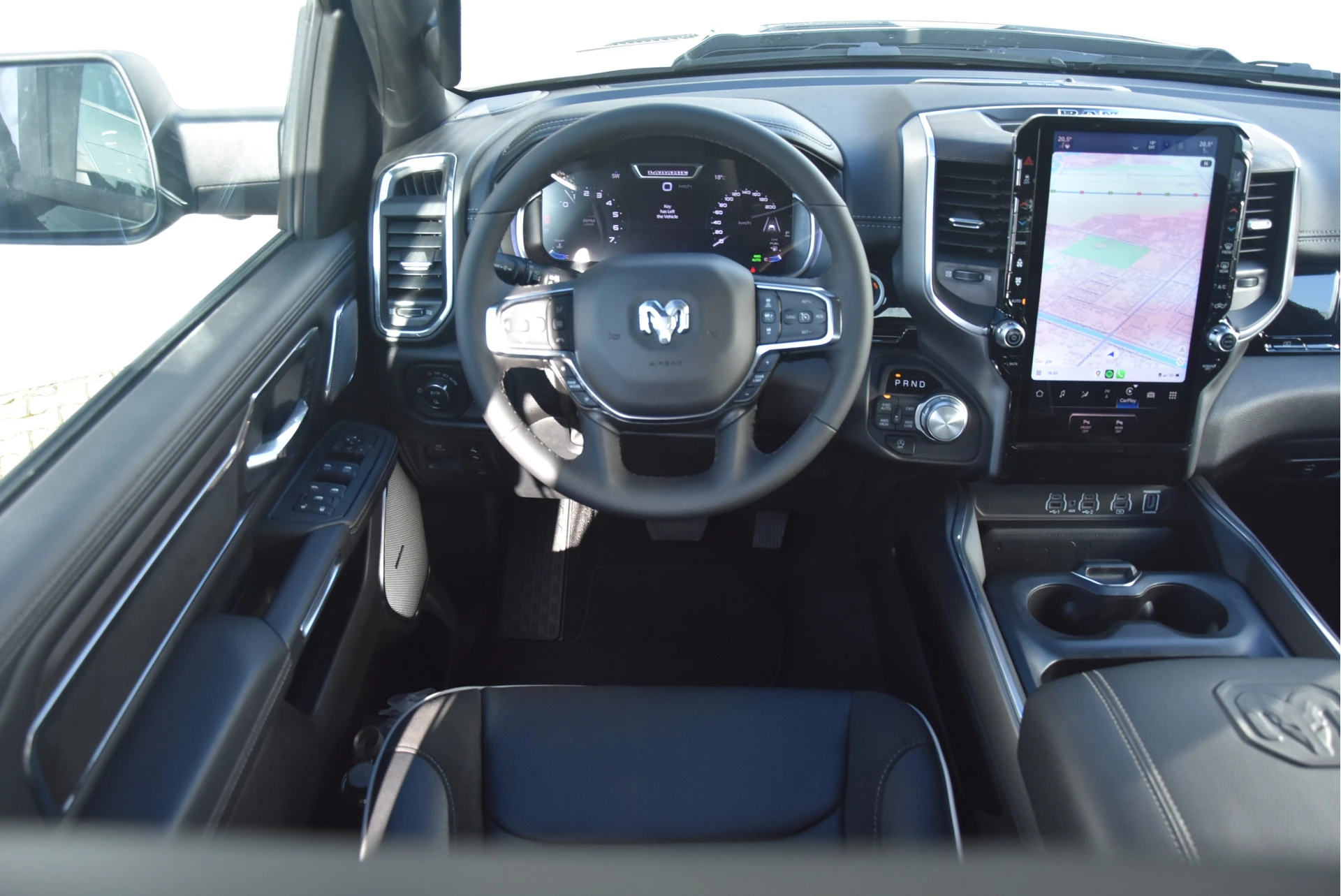 Dodge Ram 1500 2024 - 4x4 Crew Cab Laramie Black Hurricane ALL IN obrázek 38
