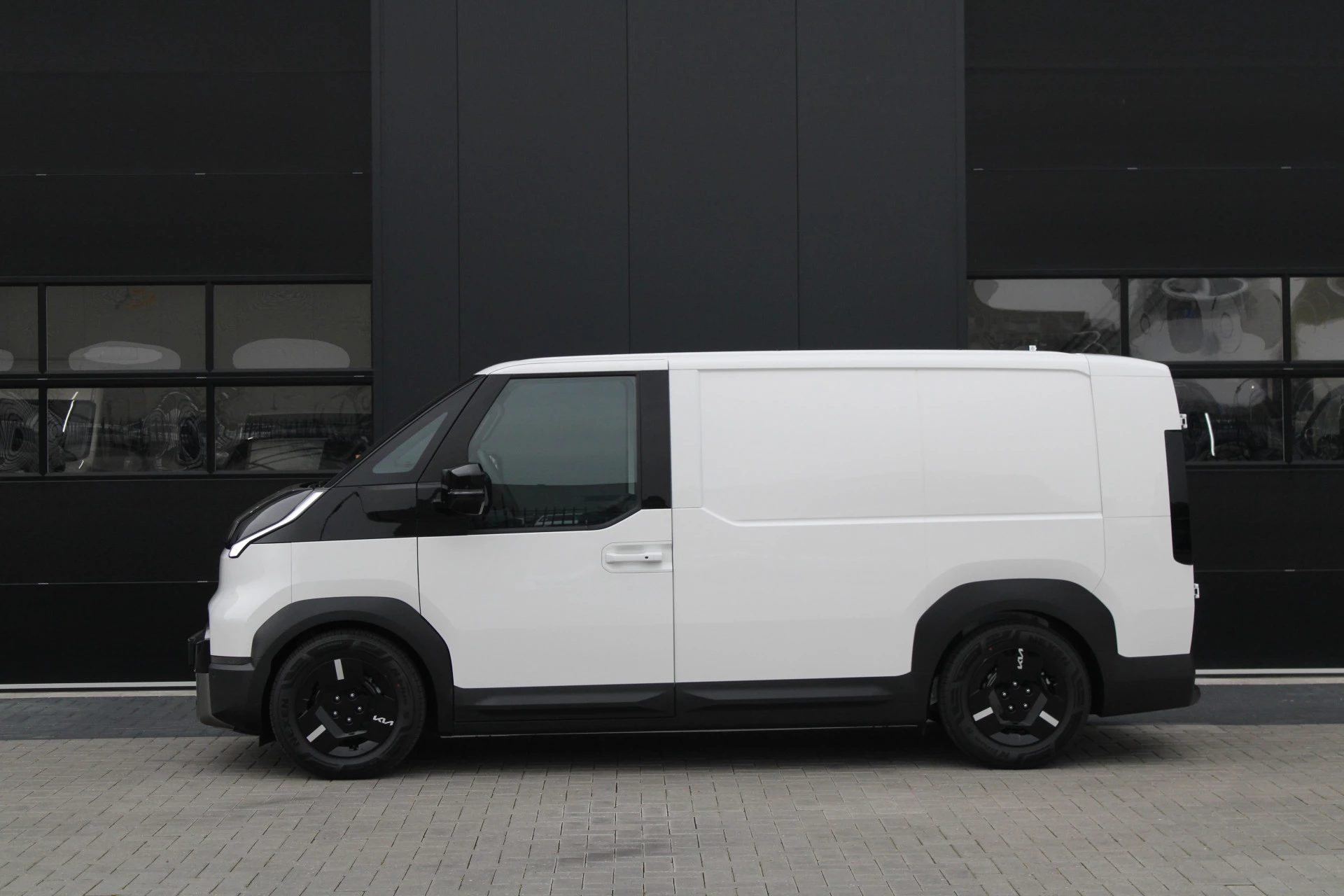 Kia PV5 2026 - L2H1 Plus 71.2 kWh 164pk - 416km WLTP - Stoel/Stuurverwarming - Keyless - V2L - Camera - ACC met stuurhulp - Rijklaar afbeelding 9
