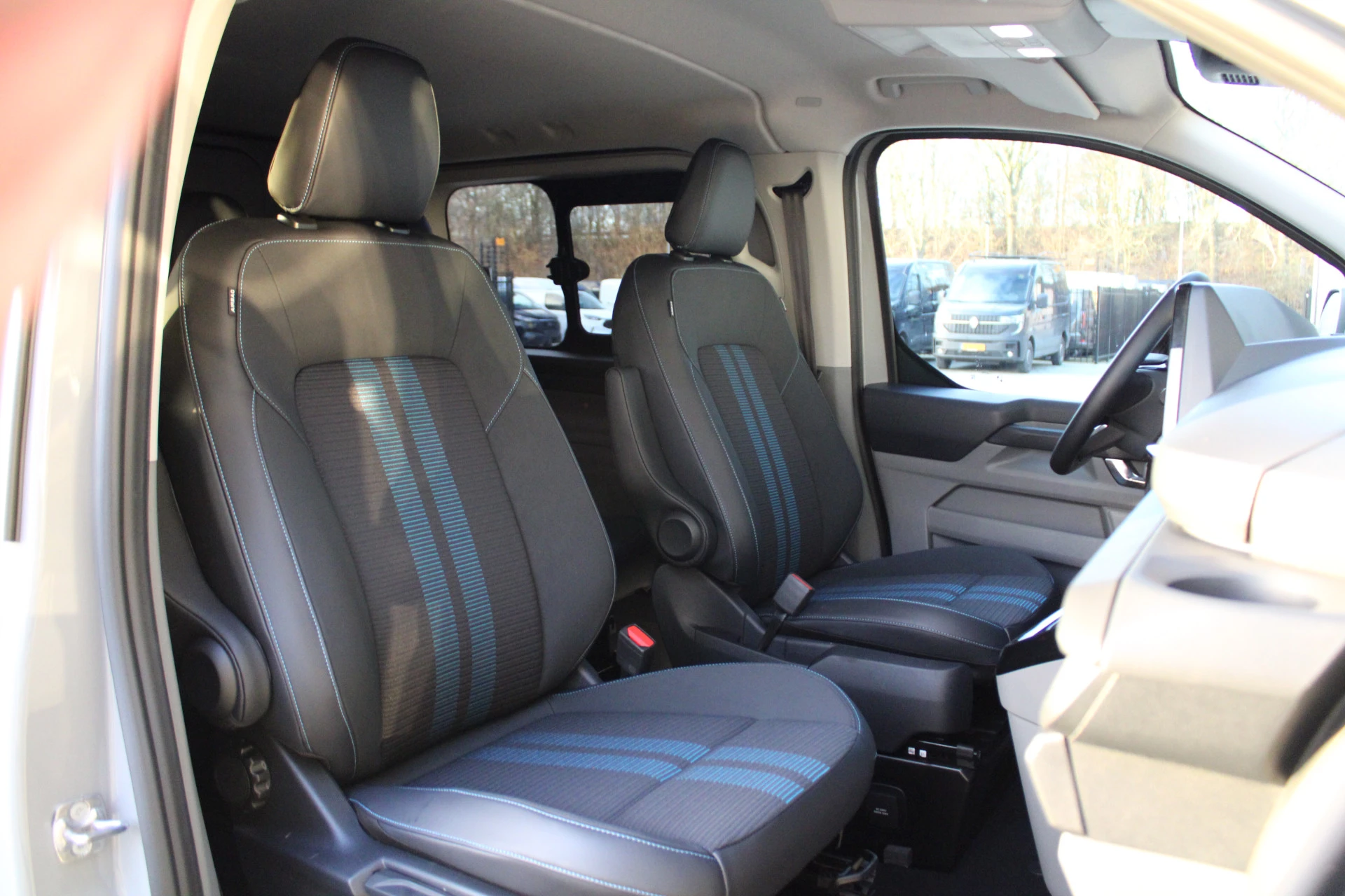 Ford Transit Custom 2025 - 320 2.5 PHEV L1H1 Sport DC 232pk - 2x Schuif - 360 Camera - ACC - Keyless - Stoel/Stuurverwarming - Blindspot - Incl BPM - Rijklaar Bild 14