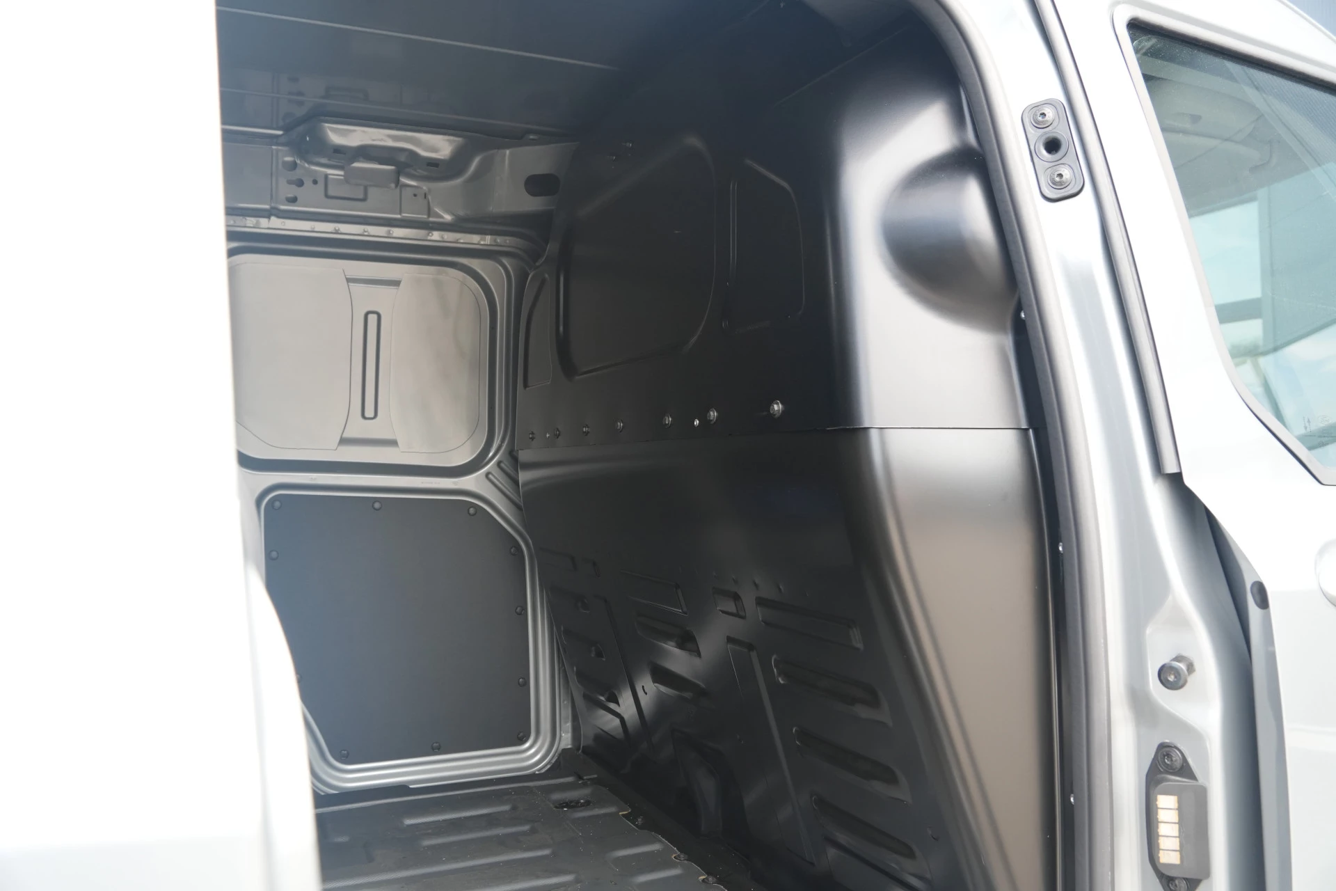 Ford E-Transit Courier 2026 - Limited 44 kWh 136pk - Trekhaak - Stoel/Stuurverwarming - ACC - Blindspot - Camera - Rijklaar Bild 13