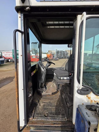 Terberg RT283 | TERMINAL TRACTOR 4X4| TURNING CHAIR. | AUTOMATIC GEAR | 24846 hOURS. 2011 - N/A imagen 9
