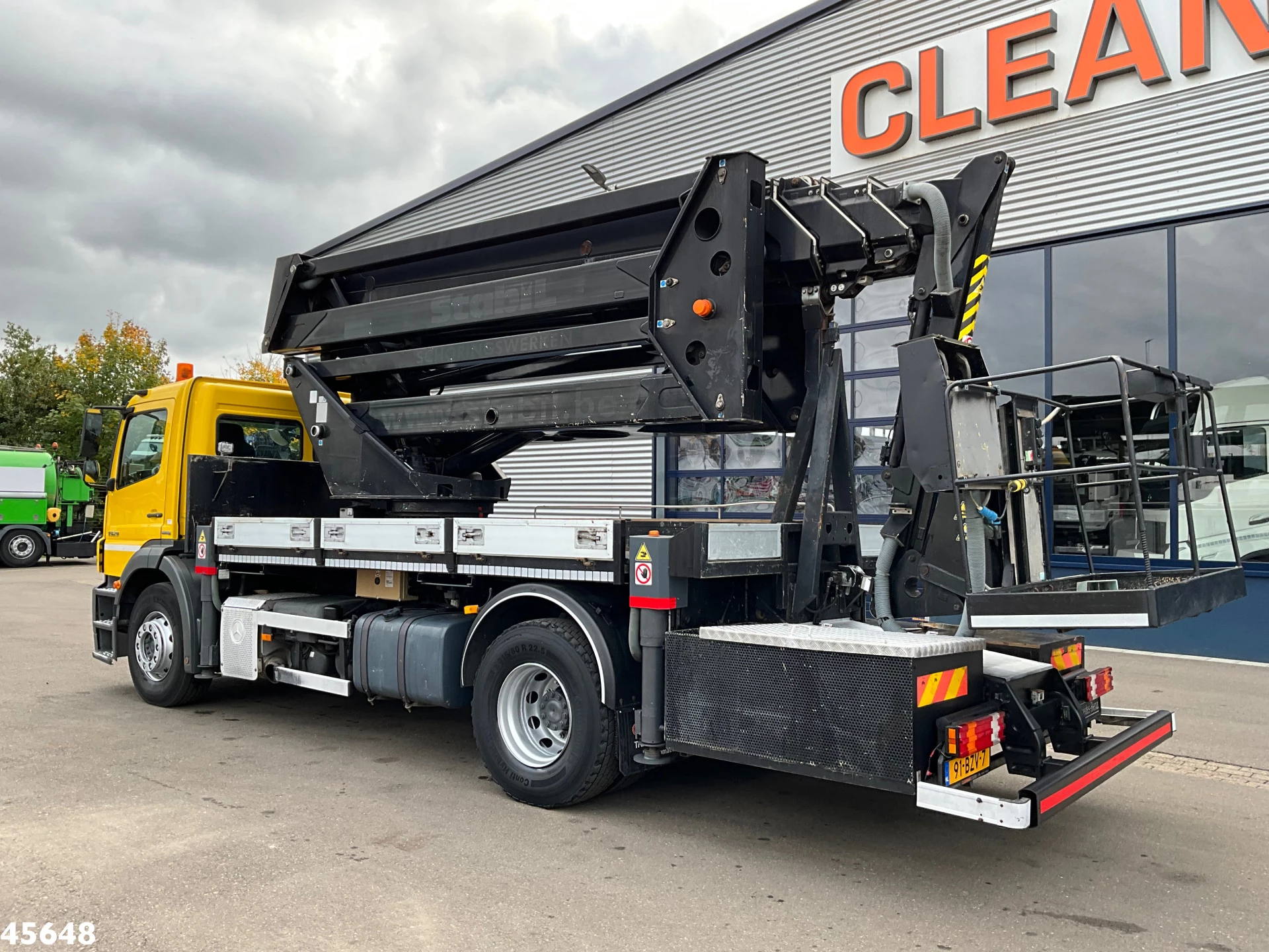 Mercedes-Benz Axor 1828 GSR 32 Meter hoogwerker met Jib 2012 afbeelding 3