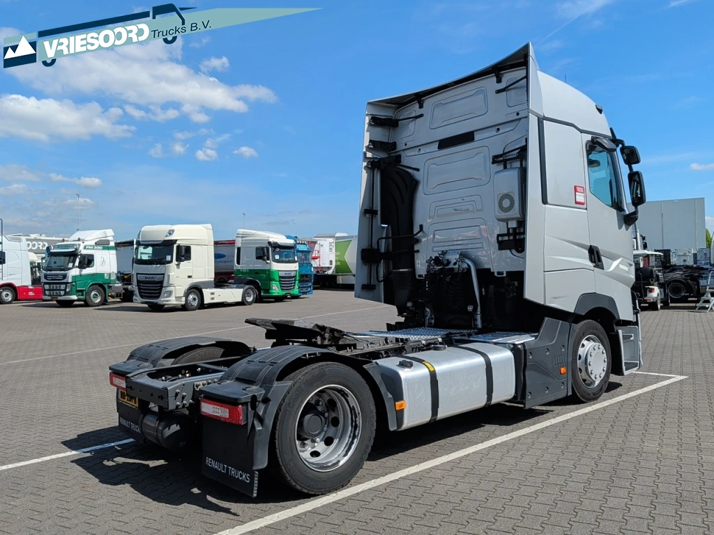 Renault 2022 - T520 Mega trekker image 3