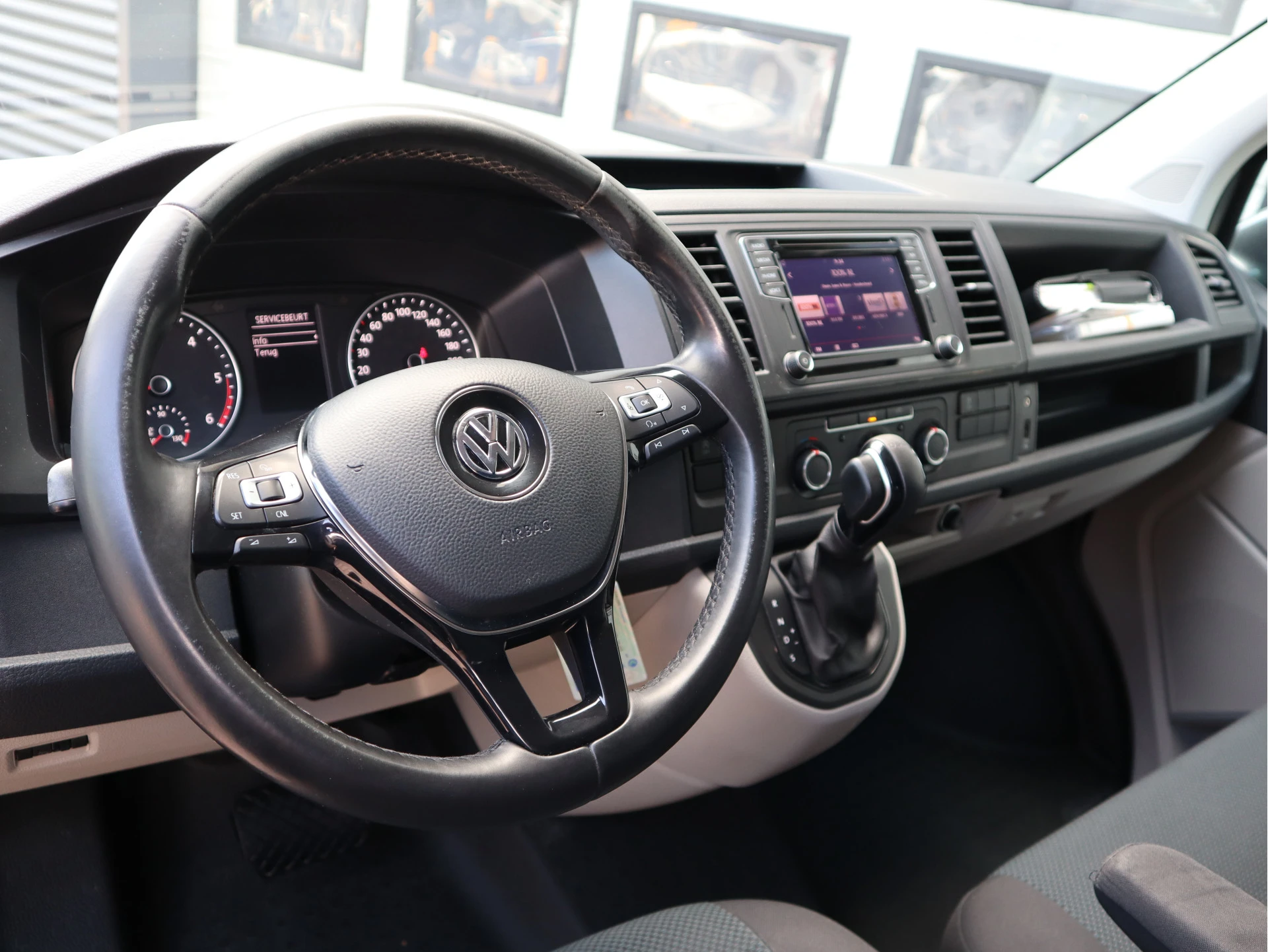 Volkswagen Transporter 2019 - 2.0 TDI 150 pk DSG Automaat L2 Lang - Highline afbeelding 13