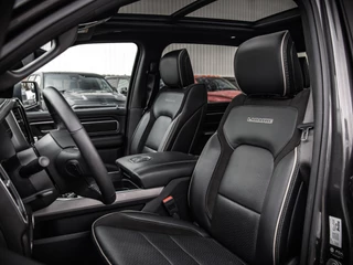 Dodge Ram 1500 2024 - Laramie Night Edition obrazek 12