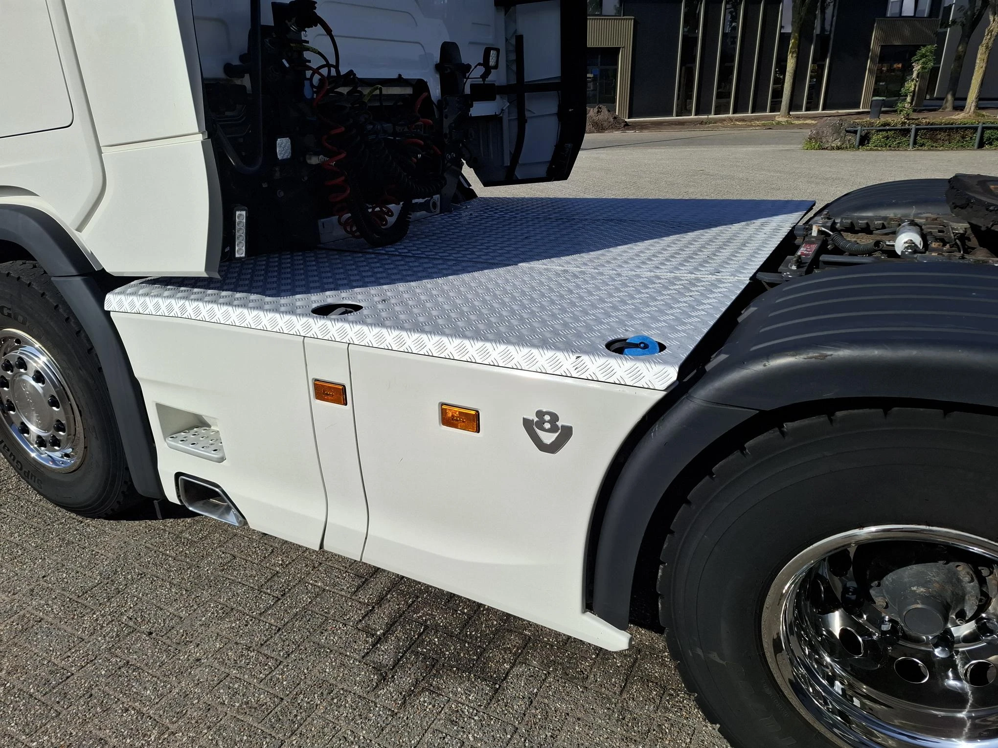 Scania R 2020 - NGS R520 V8 / !!ONLY:500738 KM!! / BOOGIE / RETARDER / HYDRAULICS / LEATHER / NAVI / FRIDGE / LWDS / AUTOMATIC / EURO-6 / 2020 afbeelding 8