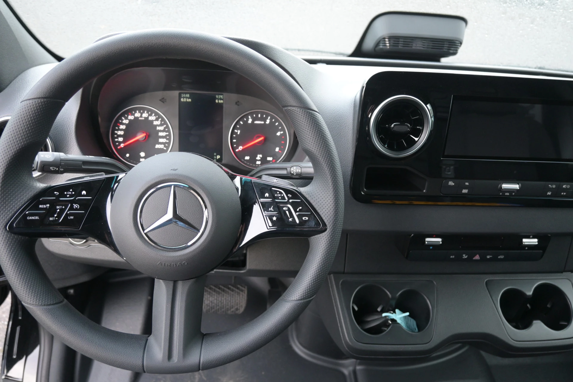 Mercedes-Benz Sprinter 2024 - 317 CDI L2H2 PRO obrázek 13