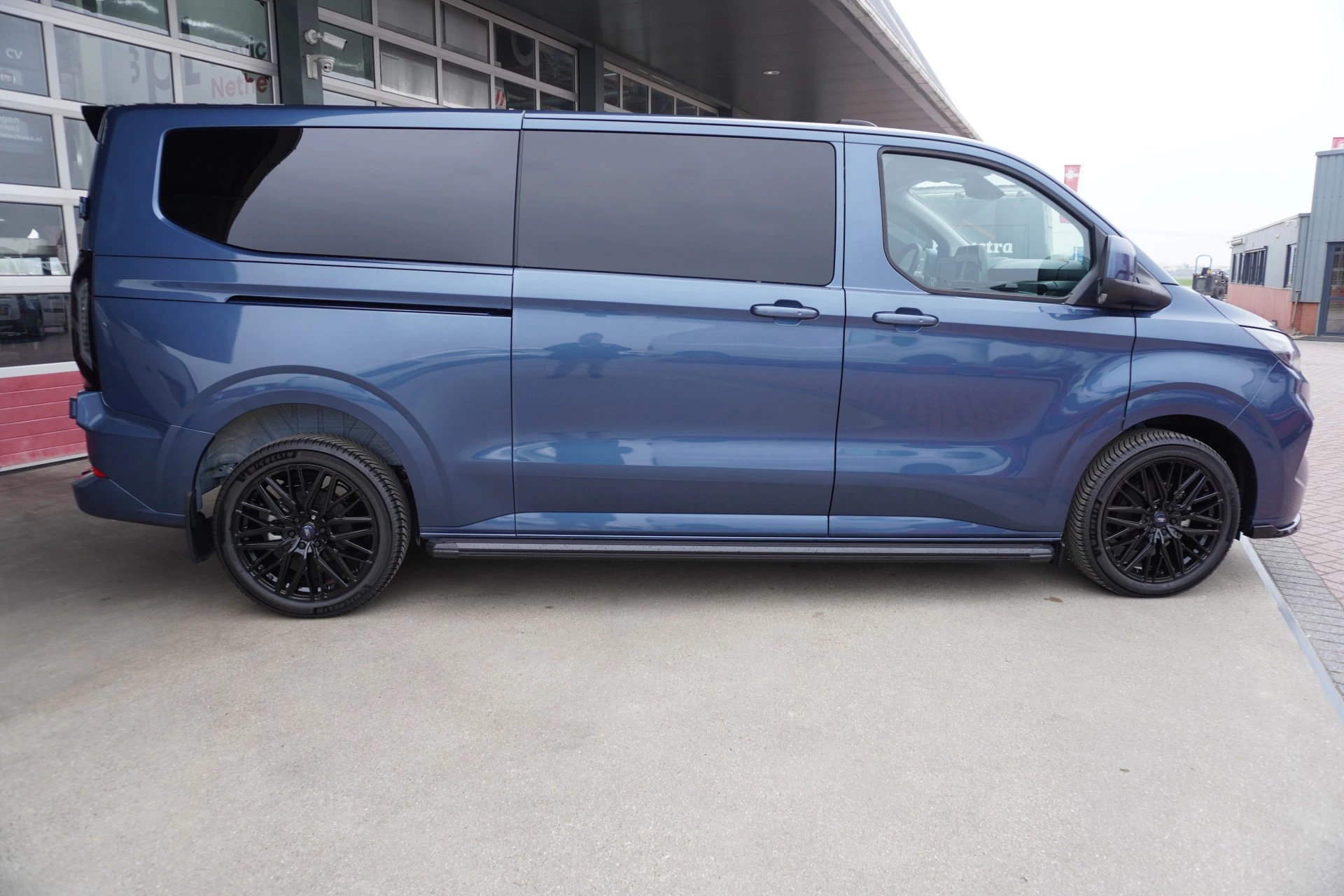 Ford Transit Custom 2024 - 320L 2.0 TDCI 170PK L2H1 Limited Automaat imagen 3