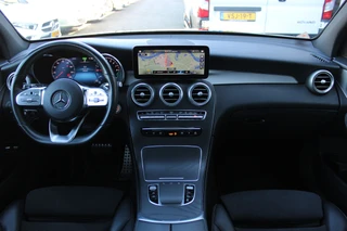 Mercedes-Benz GLC 2022 - 300e 4MATIC AMG LINE NIGHT PAKKET PANORAMADAK CARPLAY afbeelding 2 miniatuur