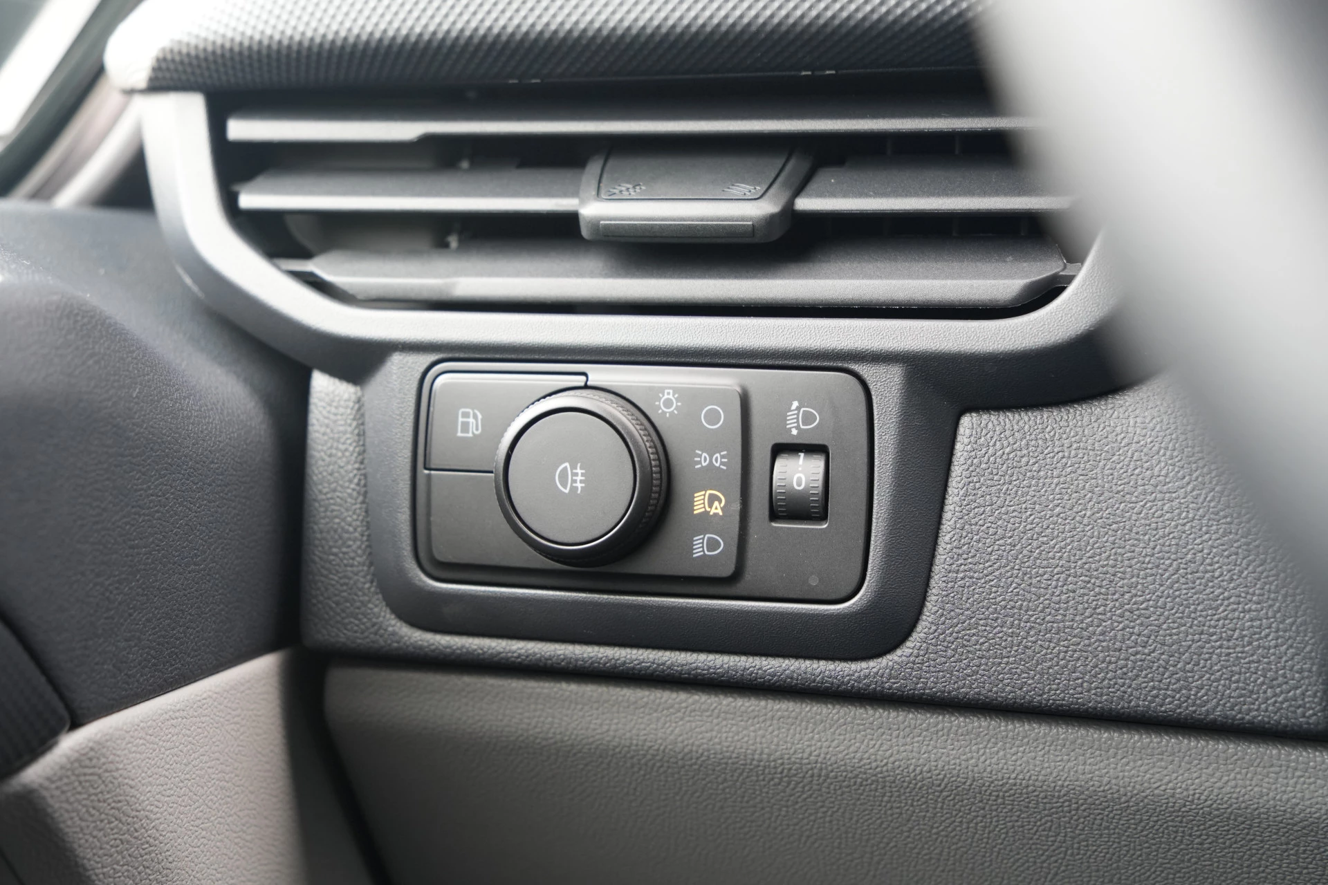 Ford Transit Custom 2026 - 340 2.5 PHEV L2H1 Kombi Trend 9 zits - Carplay - Camera - Navigatie - Airco achterin - Cuise - Rijklaar afbeelding 19
