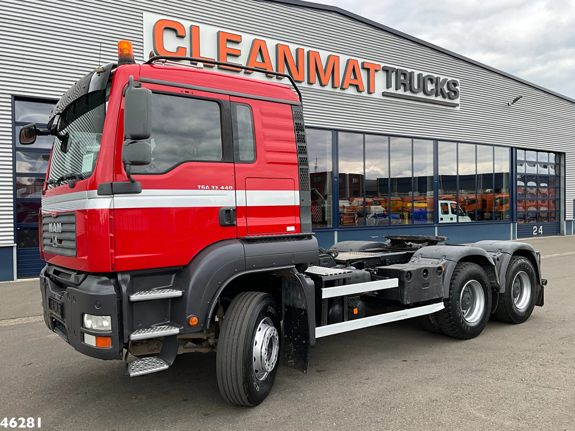 MAN TGA 2007 - 33.440 6x4 Manual Full steel Kipper 12m³ Just 205.947 km! image 9