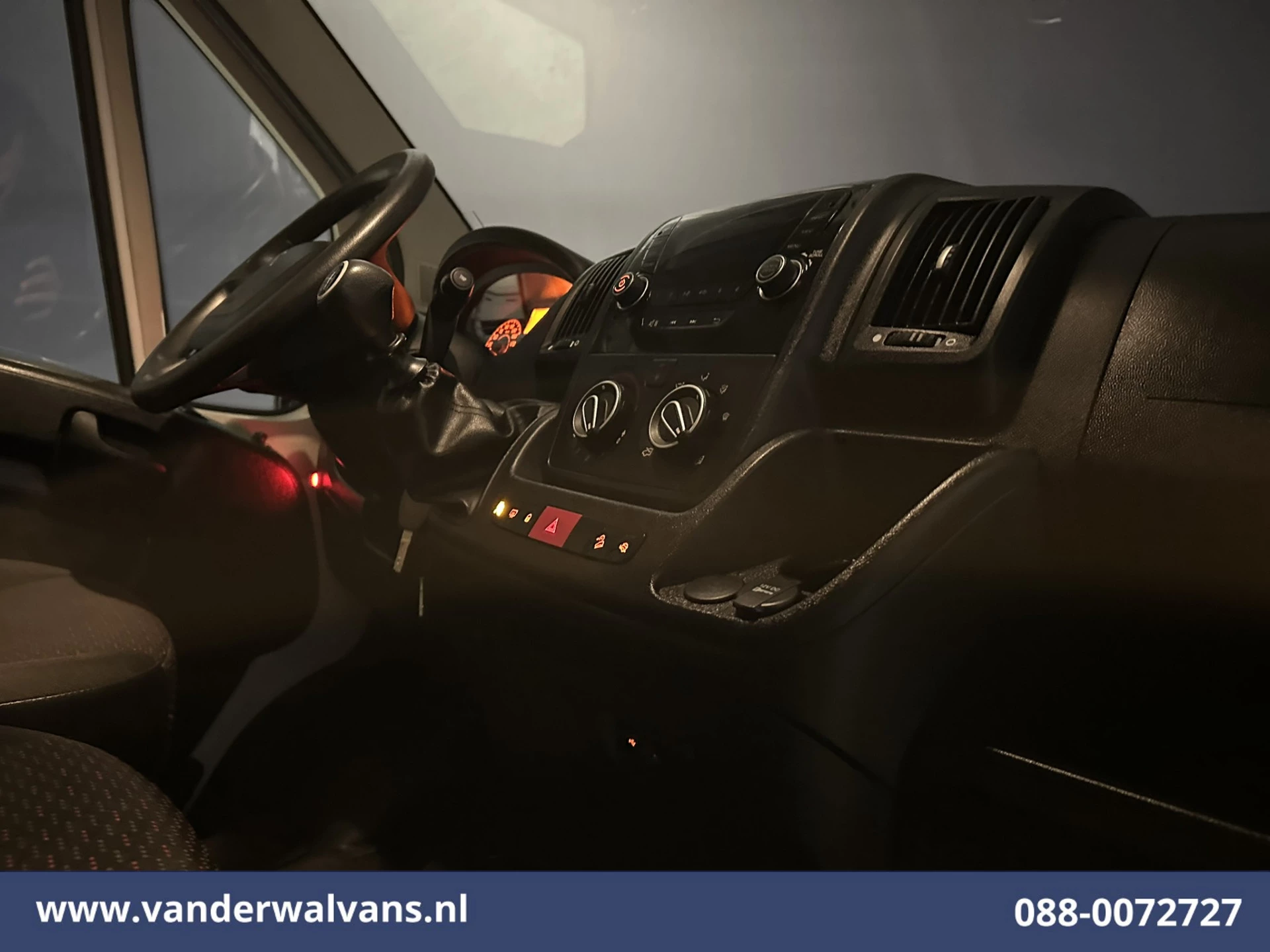 Peugeot Boxer 2022 - 2.2 BlueHDi 141pk Bakwagen 436cm Lang Laadklep Euro6 Airco | Cruisecontrol | 1085kg laadvermogen imagen 13