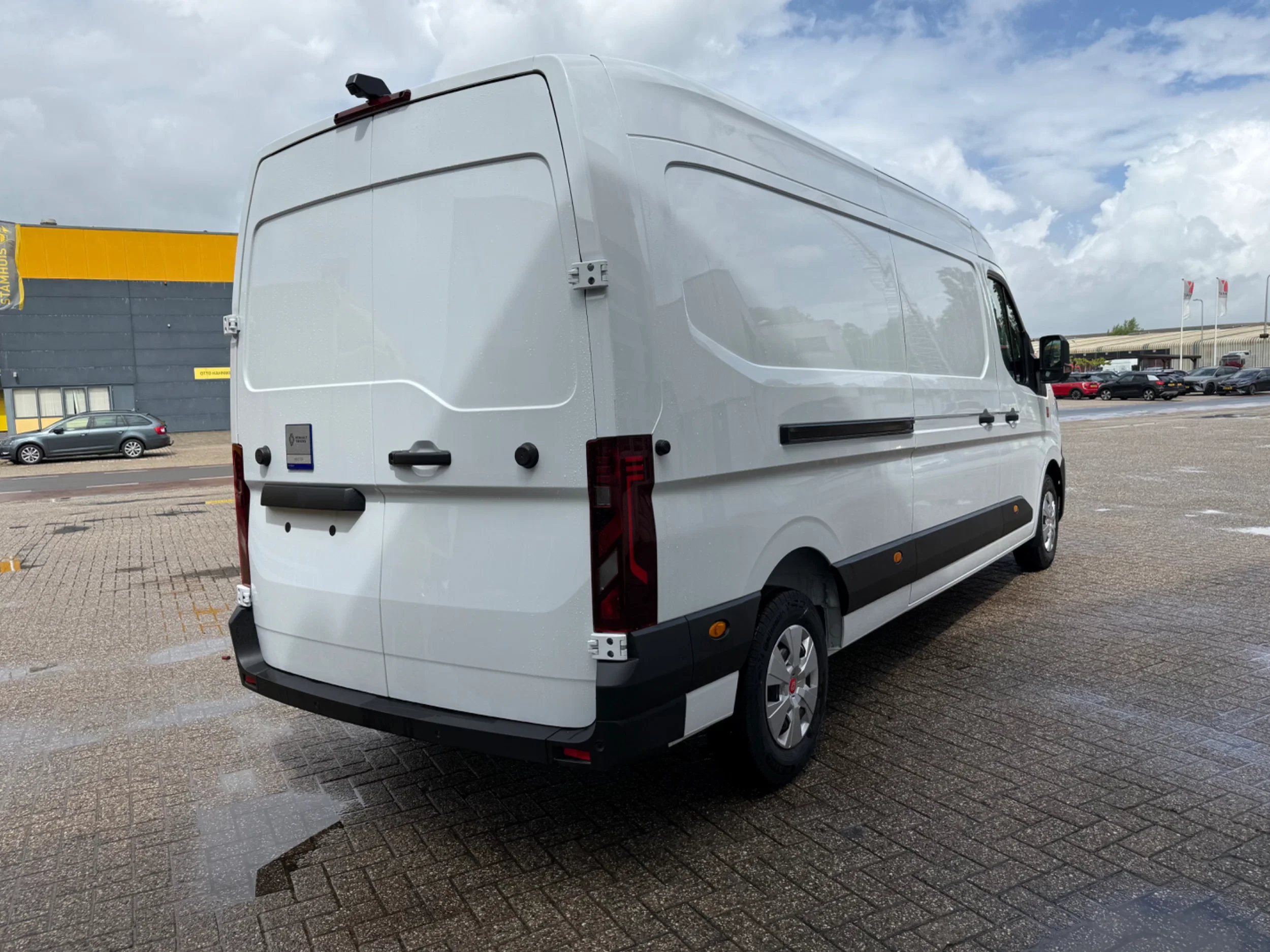Renault Master 2026 - Red Edition E-Tech L3H2 VOORRAAD/ 270gr. DEUREN/ BETIMMERING afbeelding 3