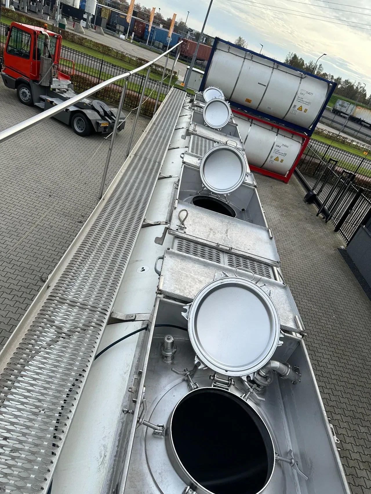 Van Hool 2015 - FOOD / 39.000L / 3-COMP / INOX / NL-trailer image 9