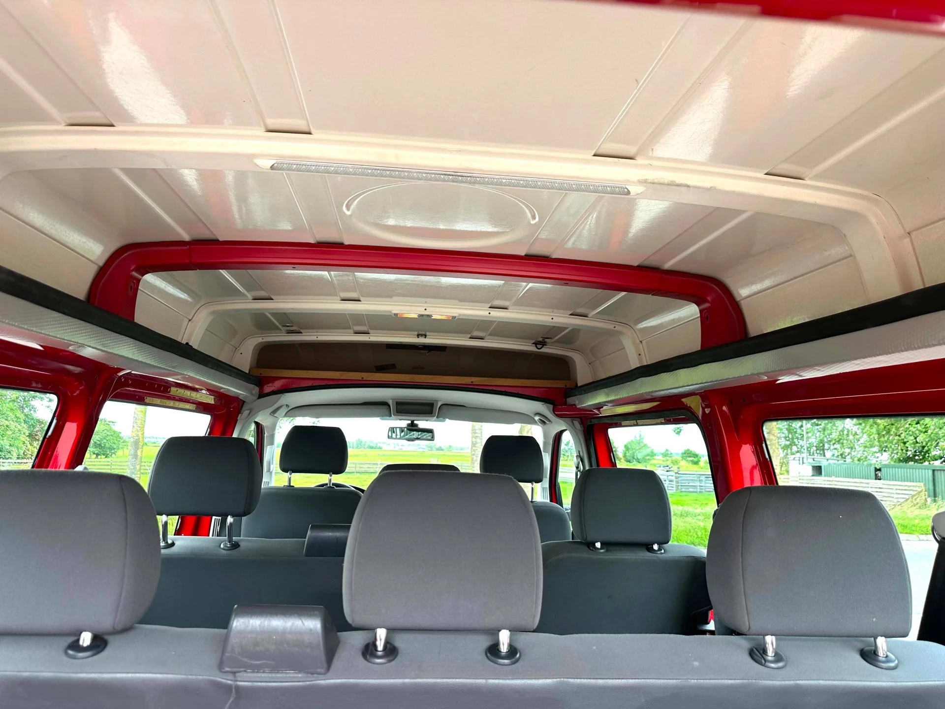 Volkswagen Transporter 2012 - Kombi 2.0 TDI L2H2 9 Persoons Automaat Marge 140 PK afbeelding 48