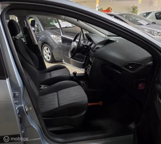 Peugeot 207 2011 - 1.4 XR Premium + obrazek 10