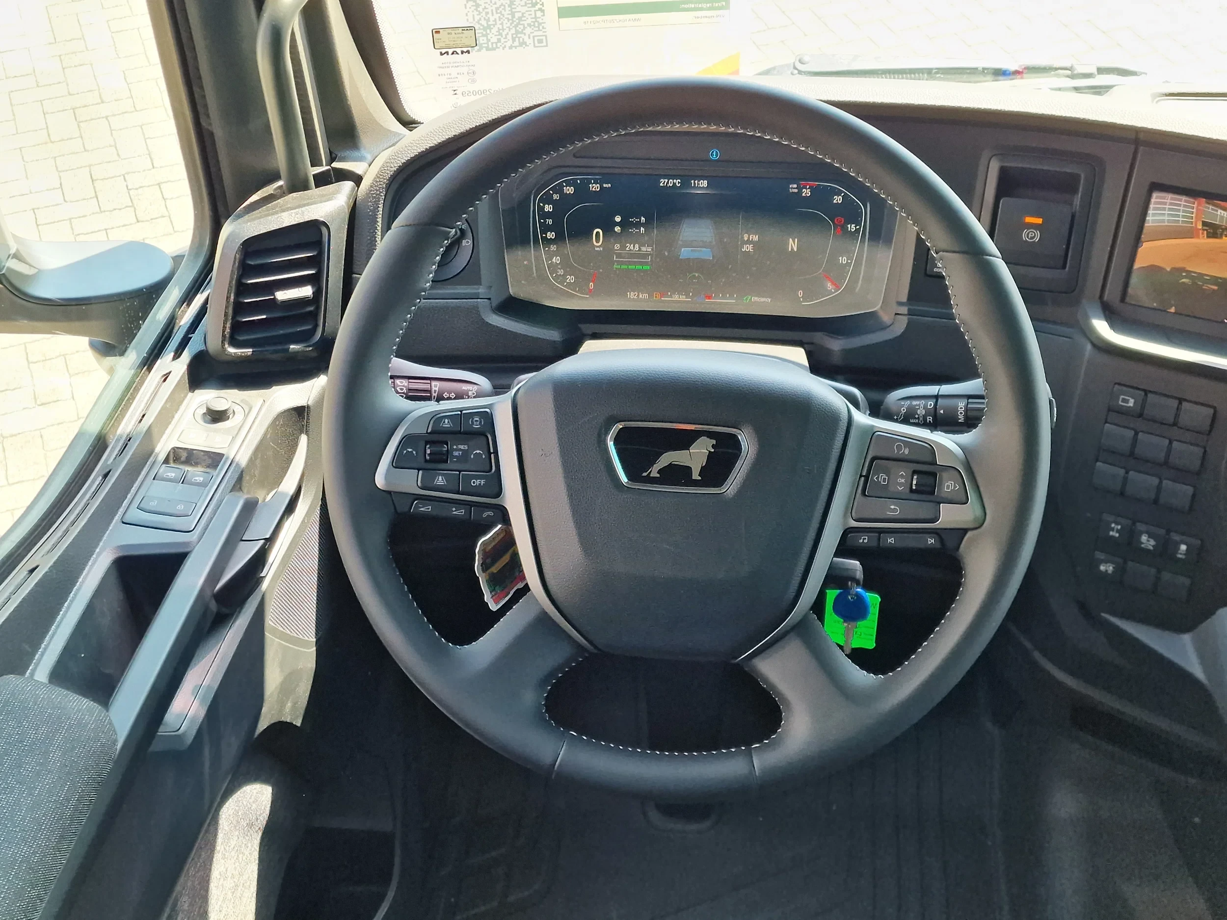 MAN TGX 2026 - 18.520 GX - D30 - Retarder - Full air - Night clima - Navi - 2x tank imagem 12
