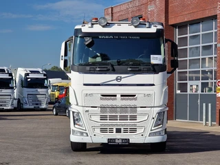 Volvo FH 2019 - 540 Lowroof 6x4 - Lift axle - Retarder - PTO/Hydraulic - HUB reduction - Full air afbeelding 2 miniatuur