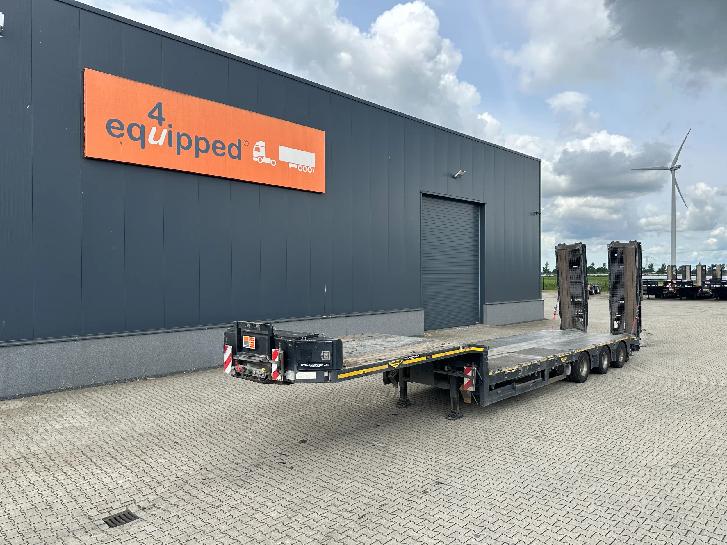 Broshuis 2019 - 3ABSD Lowloader 3-axle / GVW: 59.000kg / Neck: 23.000kg / hydraulic steering + ramps + loading table / 4.60m extendable / winch / liftaxle afbeelding 74
