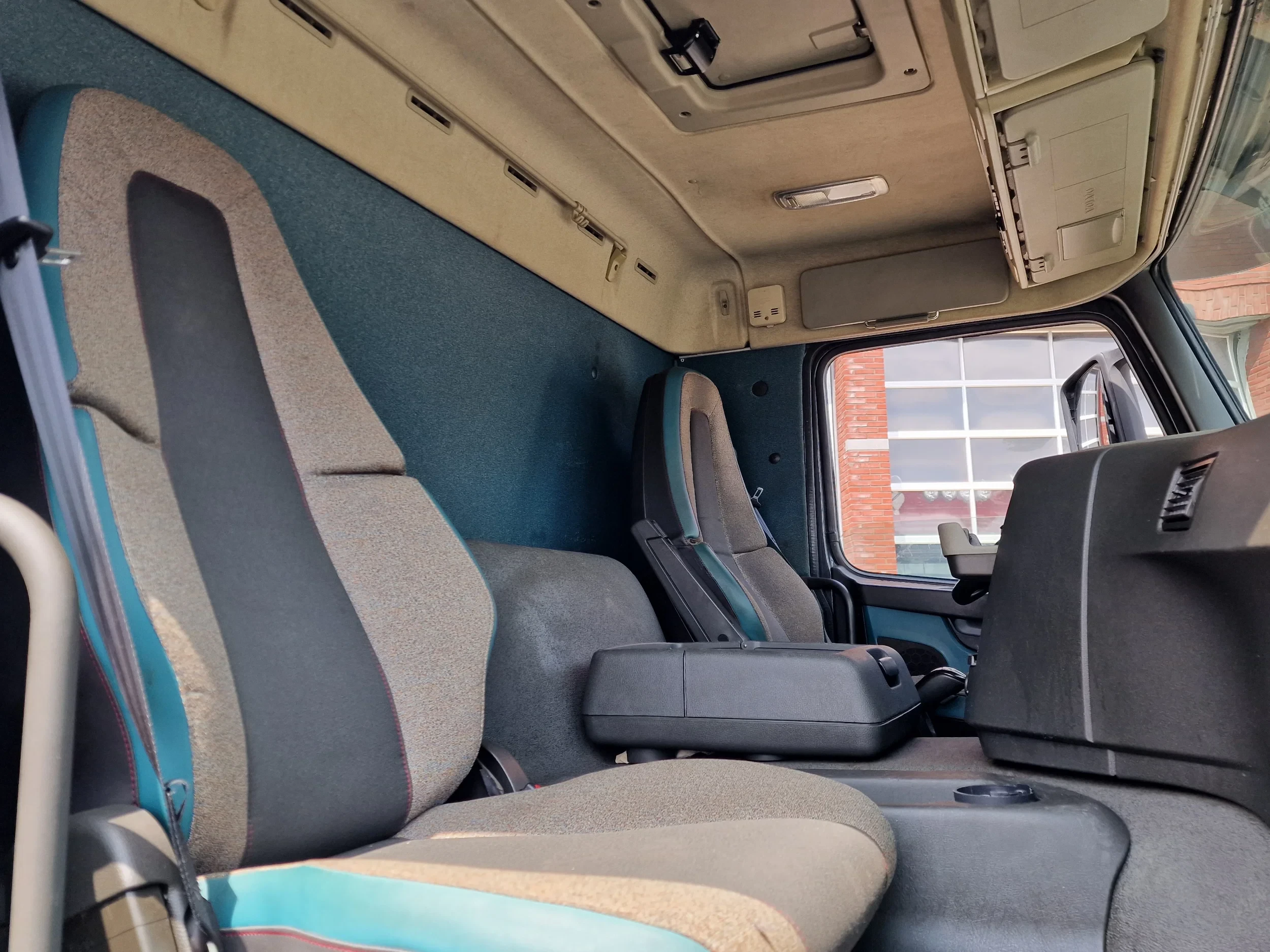 Volvo FM 420 2016 - 4x2 - Full air - WB 430 - Euro 5 - Skiploader afbeelding 18