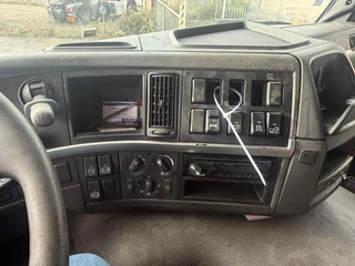 Volvo FM 330 2011 - 6X2 DHOLLANDIA 2000 KG LAST STEERING AXLE CURTAINS obrazek 13