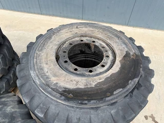 Mitas N/A - 1000 x 20 Set / 10.00 x 20: 4x2 Tyres / 1000-20 image 3