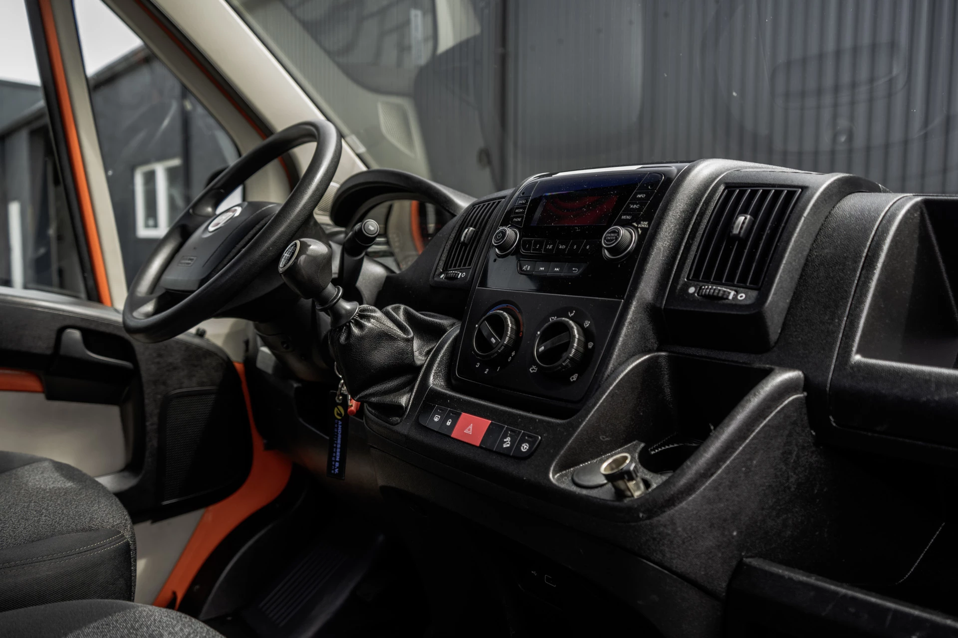 Fiat Ducato 2018 - Open laadbak met oprijplaat | 131PK | Euro 6 afbeelding 2