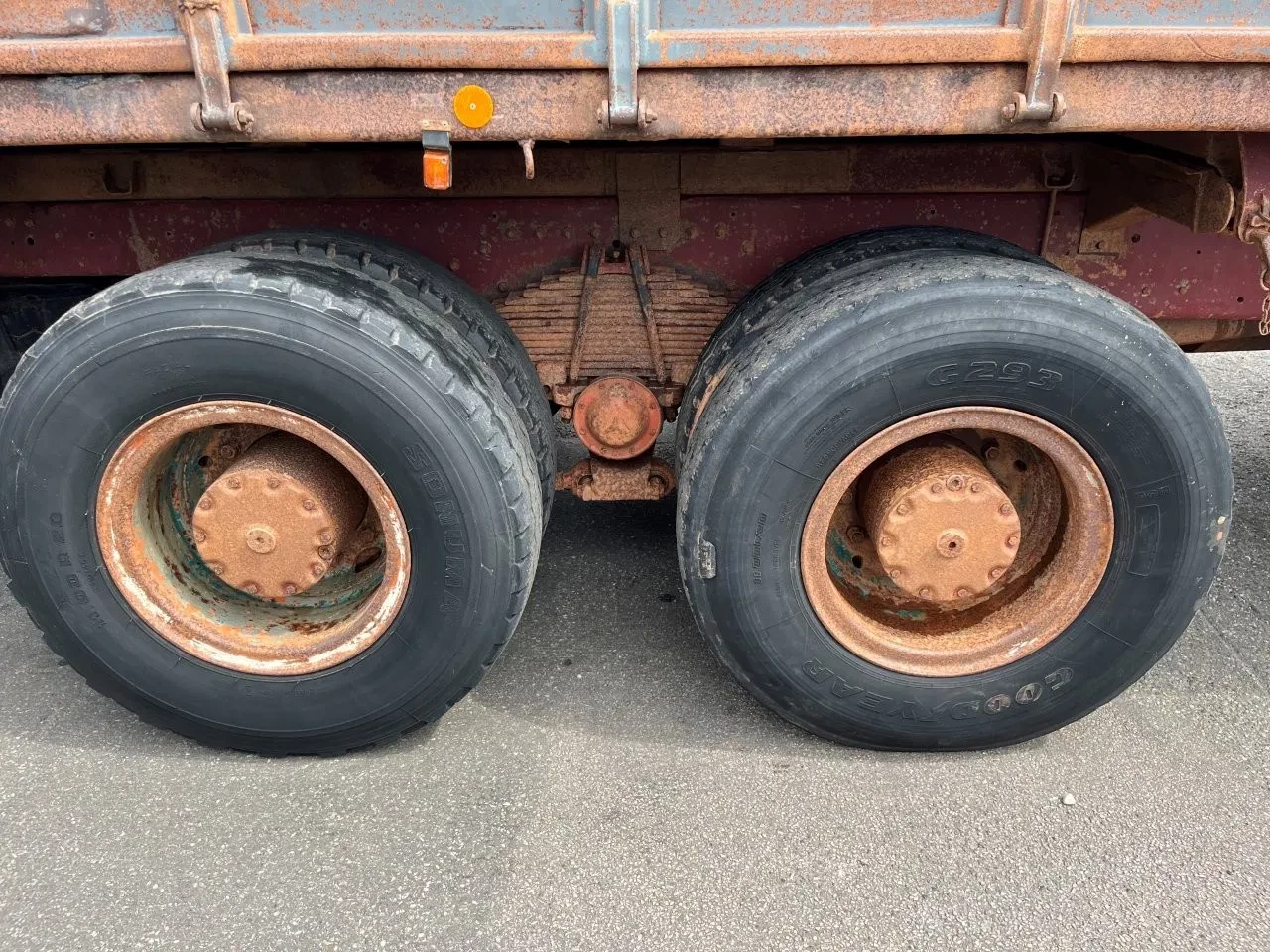 Mercedes-Benz SK 2628 1981 - 6X4 FULL STEEL SPRING KIPPER MANUAL GEARBOX afbeelding 8