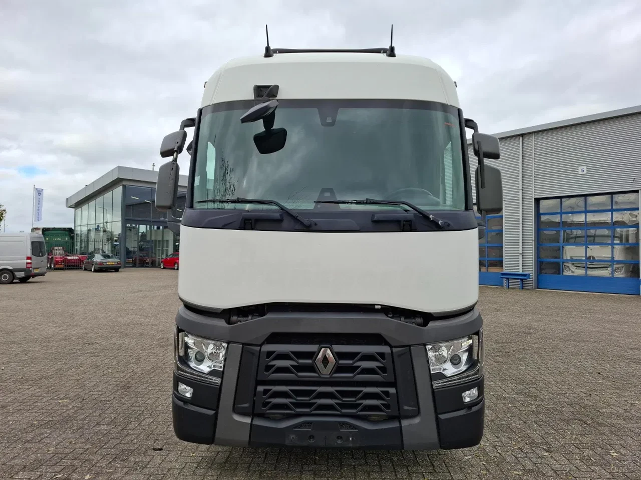 Renault T480 COMFORT 2017 - / DOUBLE TANK / TIR LINE / TUV:30-03-2026 / THROUGH LOADING SYSTEM / LWDS / AUTOMATIC / EURO-6 / 2017 obrázek 8