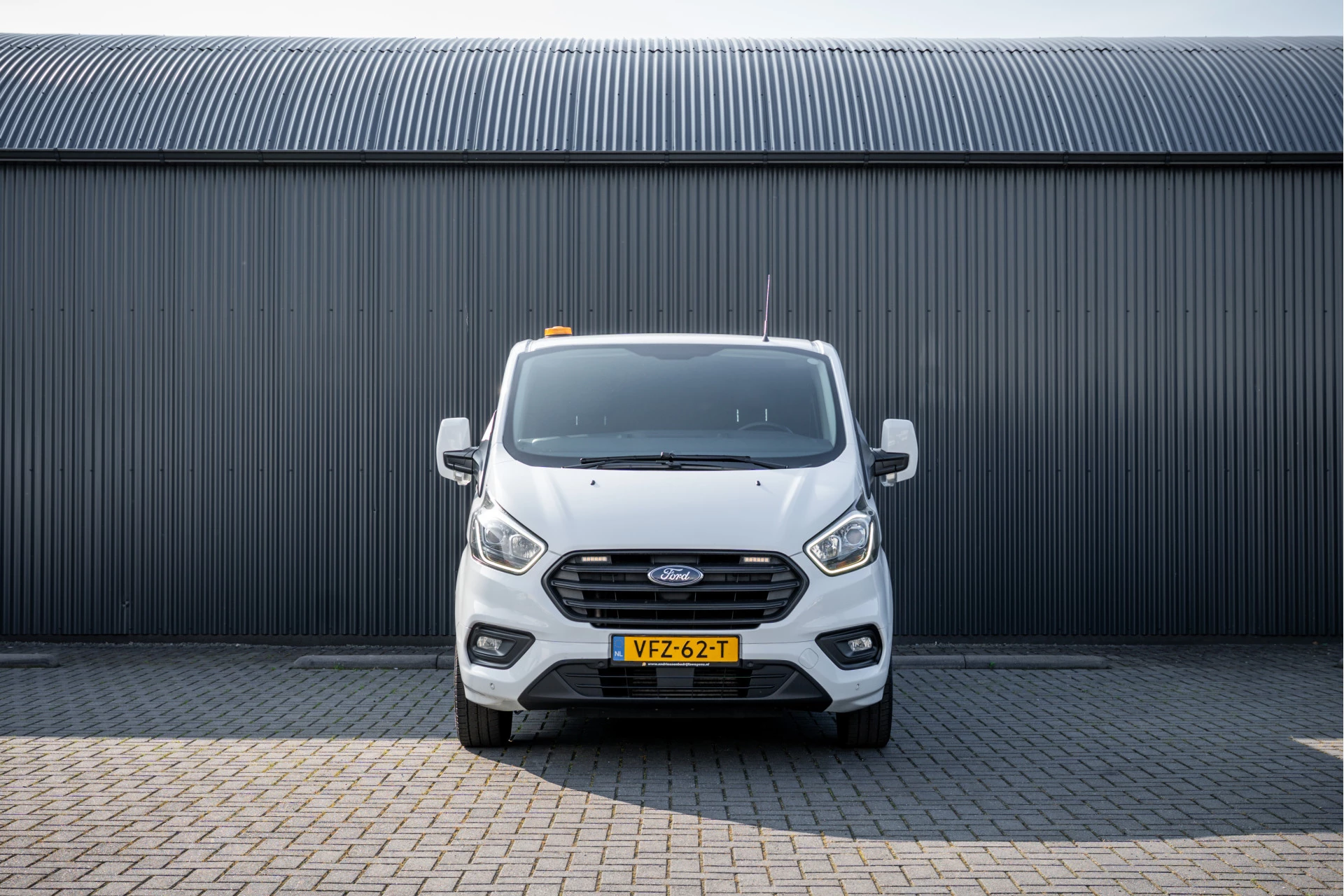 Ford Transit Custom 2020 - 2.0 EcoBlue L2H1 | 130PK | Volledig Ingericht | LED | Cruise | PDC | Airco | Trekhaak zdjęcie 3