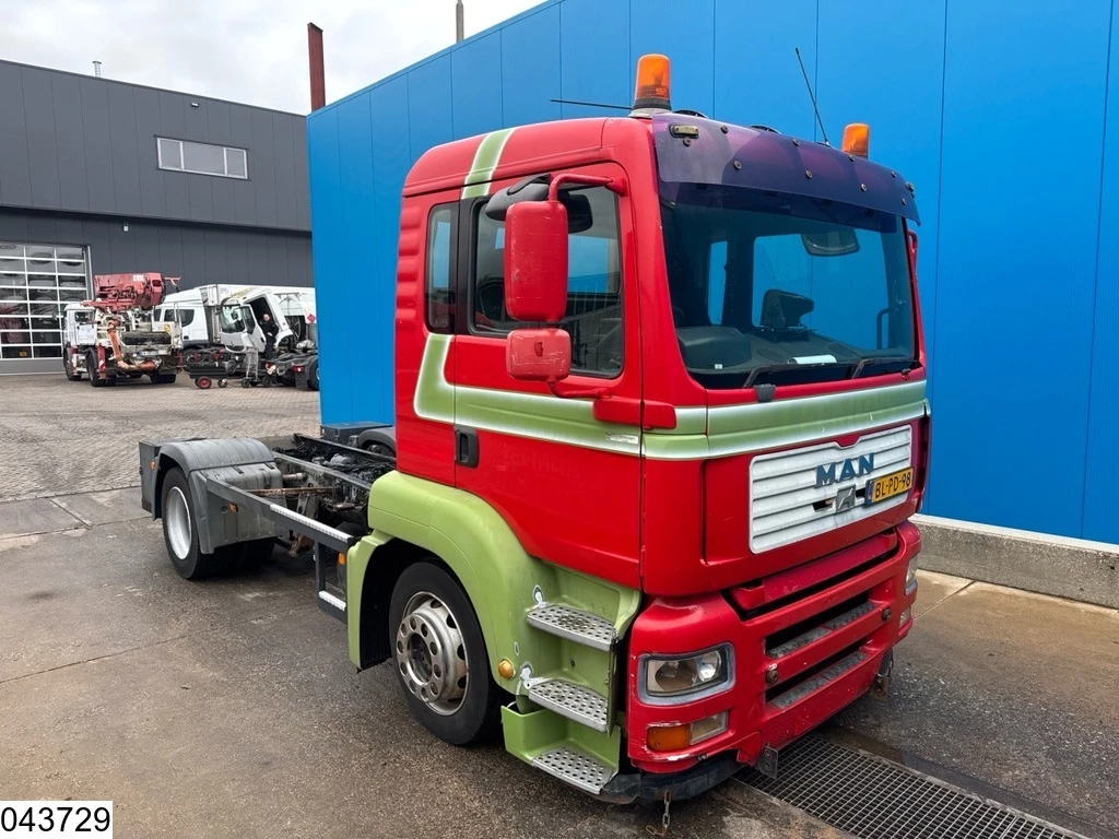 MAN TGA 2001 - 18 310 EURO 3, PTO, RHD Bild 3