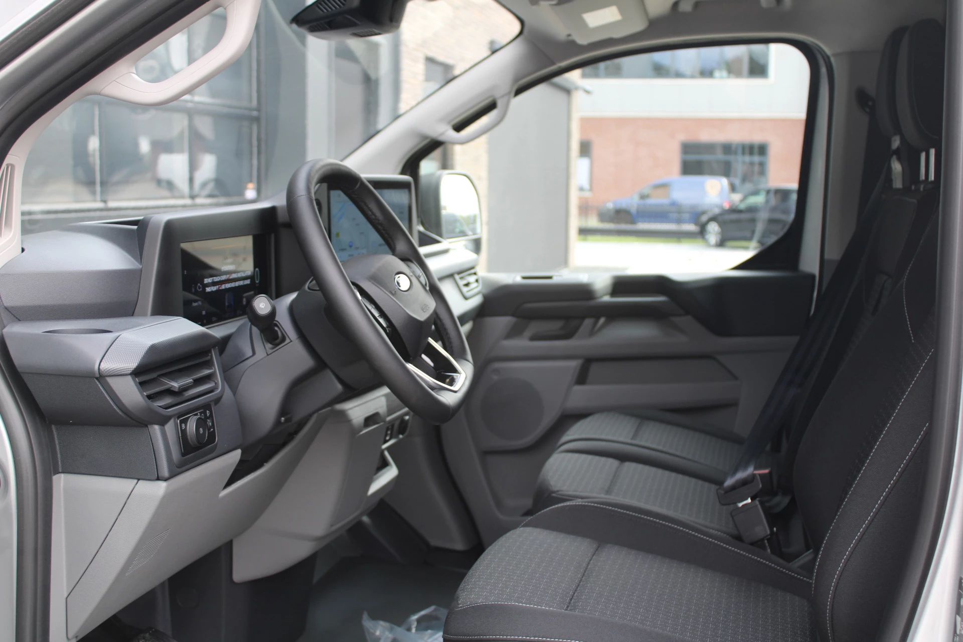 Ford Transit Custom 2025 - 320 2.5 PHEV L2H1 Trend 232pk - 5 jaar GARANTIE - 2x Schuifdeur - Adaptive Cruise - Blind Spot - Navigatie - Camera - Verwarmd Stuur - Rijklaar obrázek 35