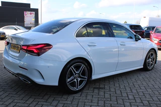 Mercedes-Benz A-Class 2020 - 180 AUT7 AMG LINE WIDESCREEN NAVI CAMERA CARPLAY NL AUTO изображение 9