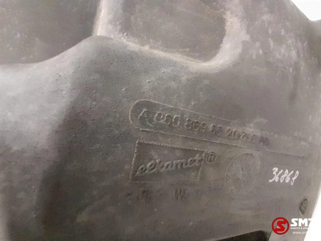 Mercedes-Benz 2017 - Occ ruitensproeiervloeistoftank + waterpomp Merced obrázek 4