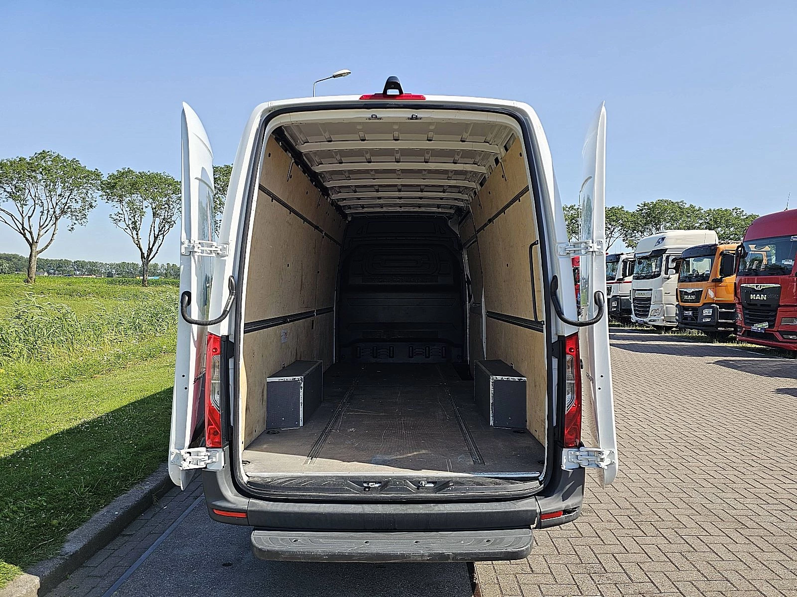 Mercedes-Benz Sprinter 2021 - 317 image 12