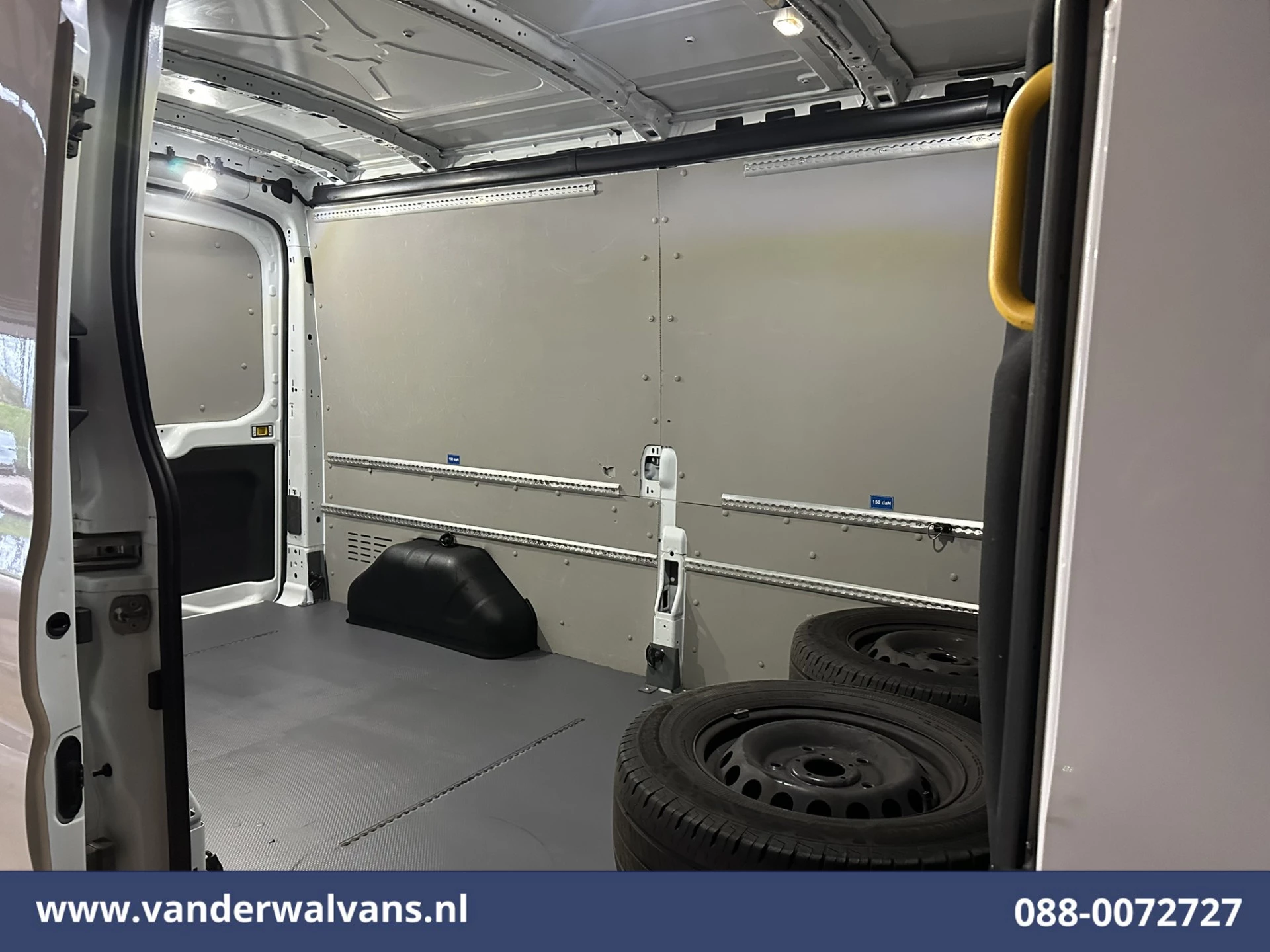 Ford Transit 2021 - 2.0 TDCI 131pk L3H2 Euro6 Airco | Camera | Navigatie | Apple Carplay | Stoelverwarming zdjęcie 14